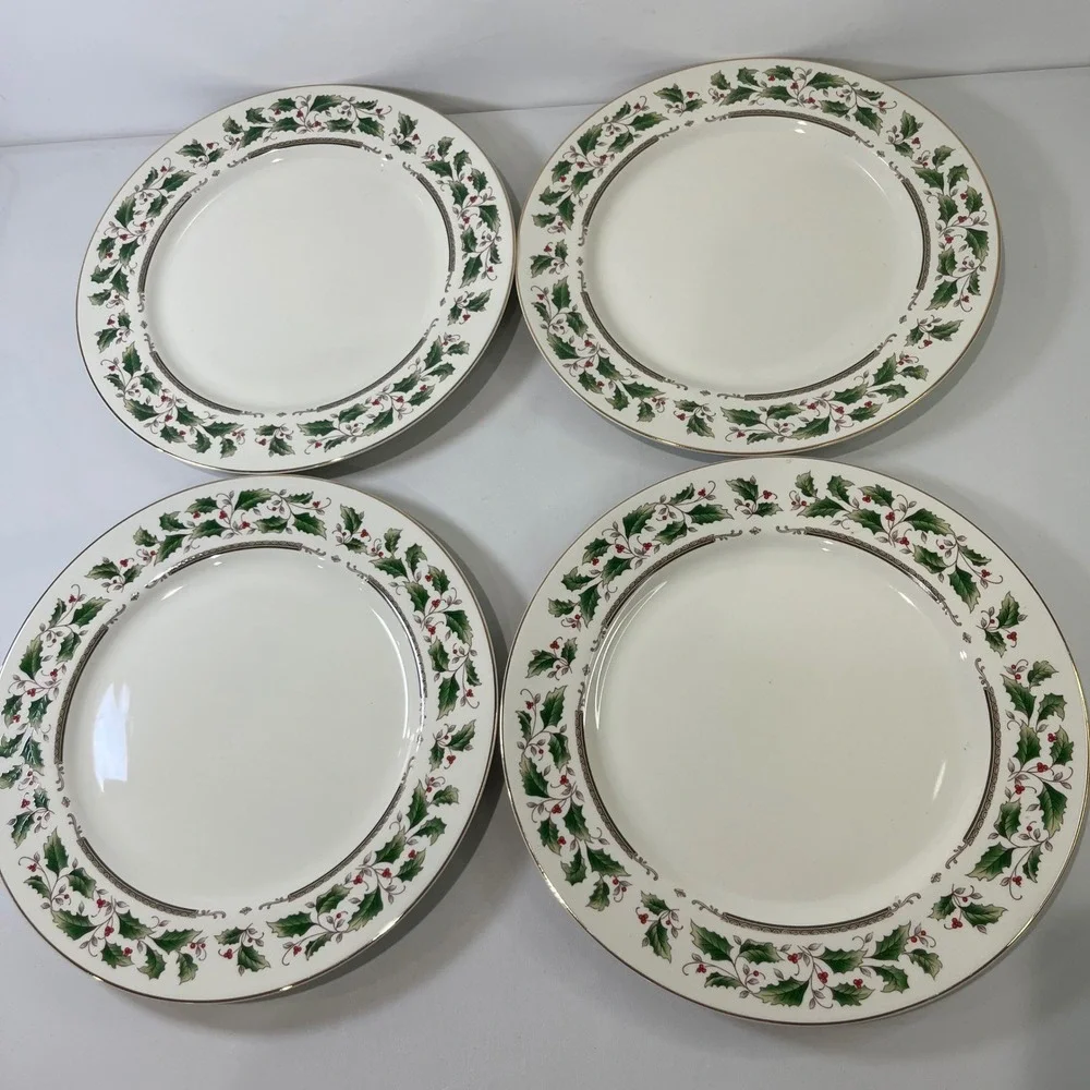 Vintage Royal Limited Holly Holiday Dinner Plates Set of 4 Japan Christmas